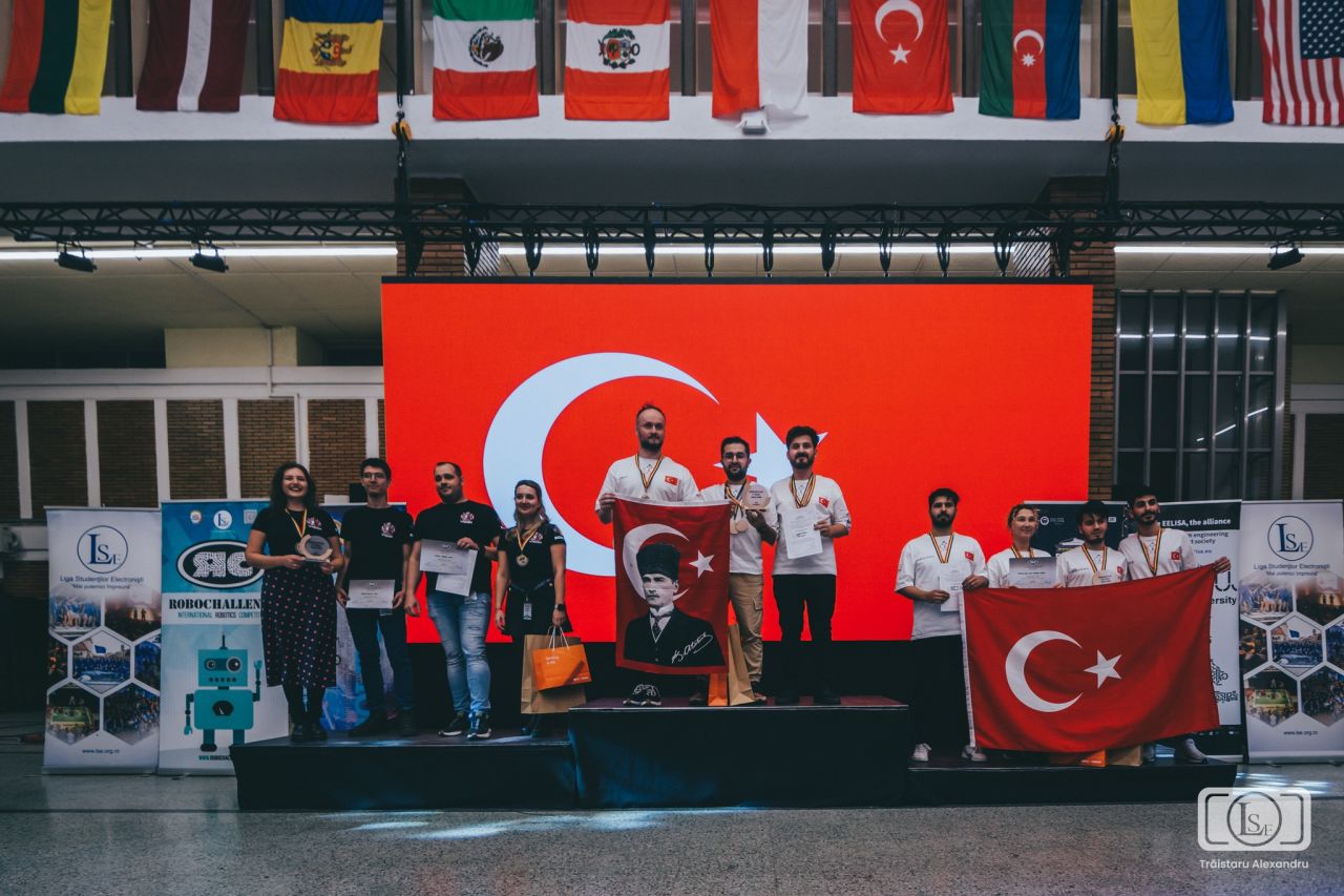 Avrupa'nın en büyük Robot Yarışması Robochallenge Bükreş'te düzenlenmiştir. 